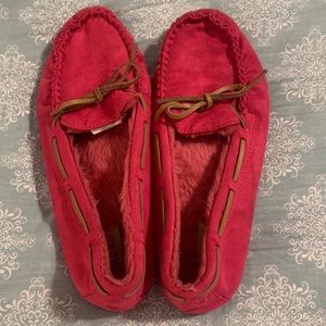 Gently loved pink old navy slippers size 10!